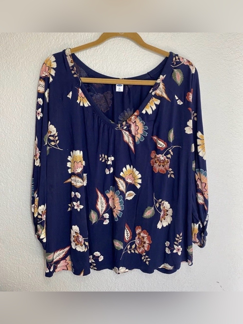 🎈$10 add. 124. Old Navy Navy Floral Peasant Blouse